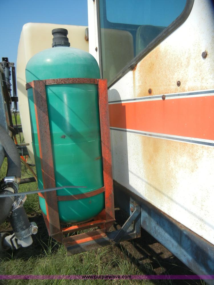 image for item D4640 Melroe SpraCoupe 220 self-propelled sprayer