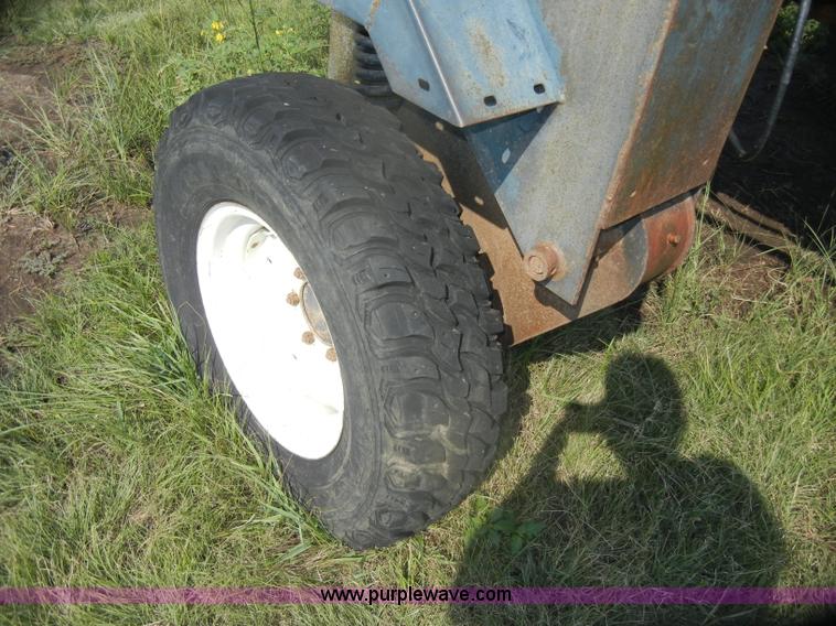 image for item D4640 Melroe SpraCoupe 220 self-propelled sprayer