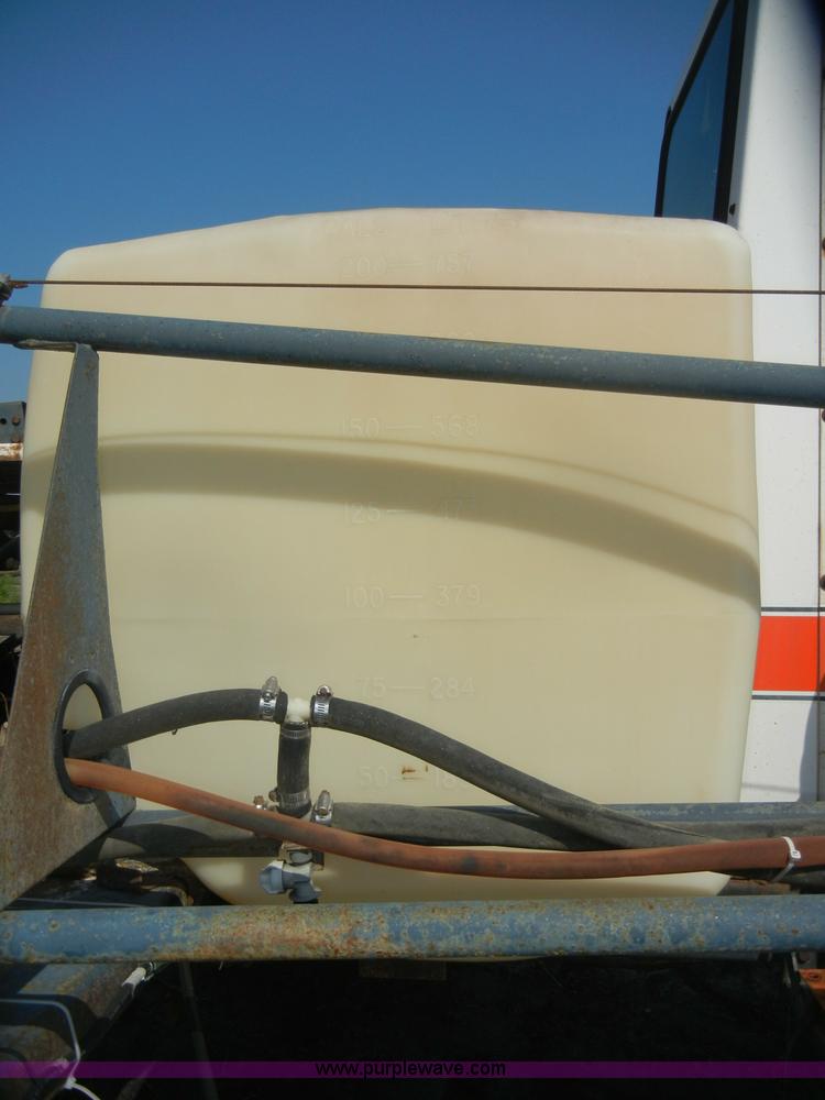 image for item D4640 Melroe SpraCoupe 220 self-propelled sprayer