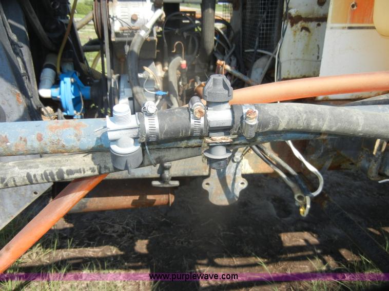 image for item D4640 Melroe SpraCoupe 220 self-propelled sprayer