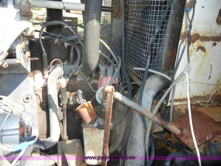 image for item D4640 Melroe SpraCoupe 220 self-propelled sprayer