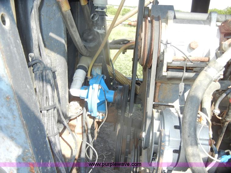 image for item D4640 Melroe SpraCoupe 220 self-propelled sprayer