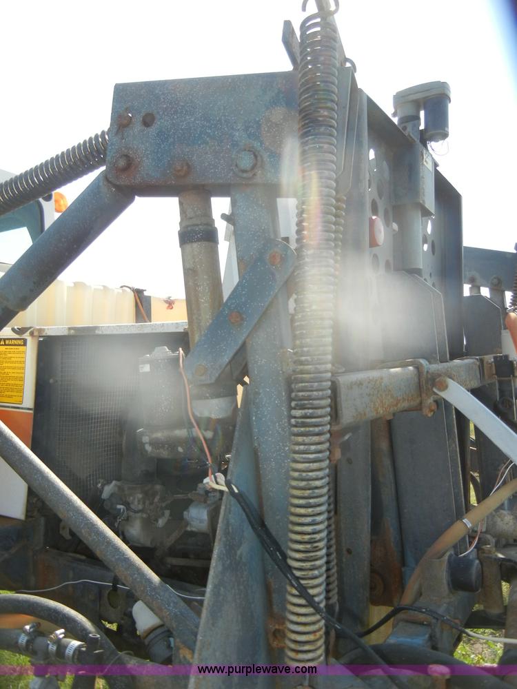 image for item D4640 Melroe SpraCoupe 220 self-propelled sprayer