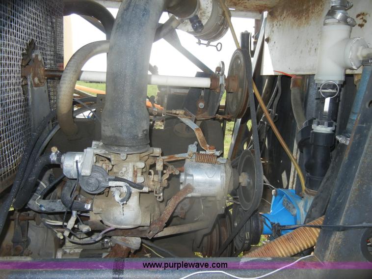 image for item D4640 Melroe SpraCoupe 220 self-propelled sprayer