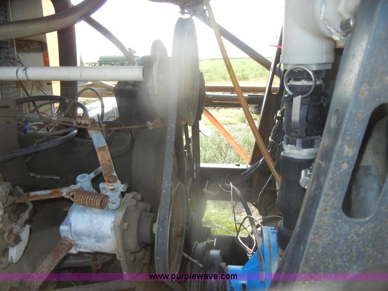 image for item D4640 Melroe SpraCoupe 220 self-propelled sprayer