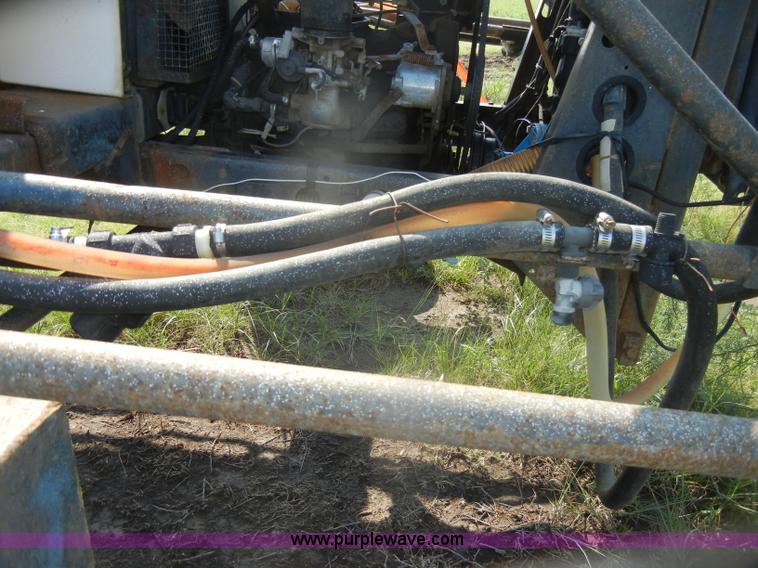 image for item D4640 Melroe SpraCoupe 220 self-propelled sprayer