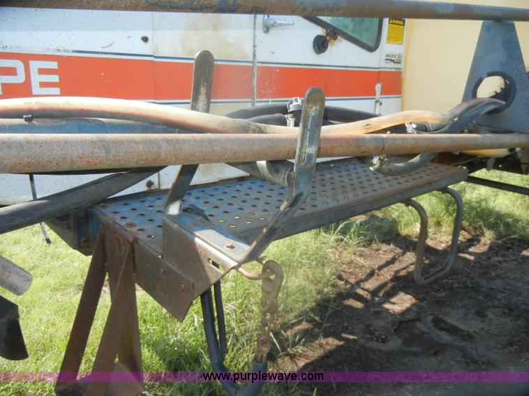 image for item D4640 Melroe SpraCoupe 220 self-propelled sprayer