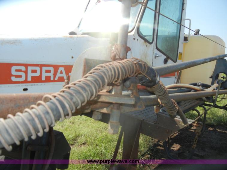 image for item D4640 Melroe SpraCoupe 220 self-propelled sprayer