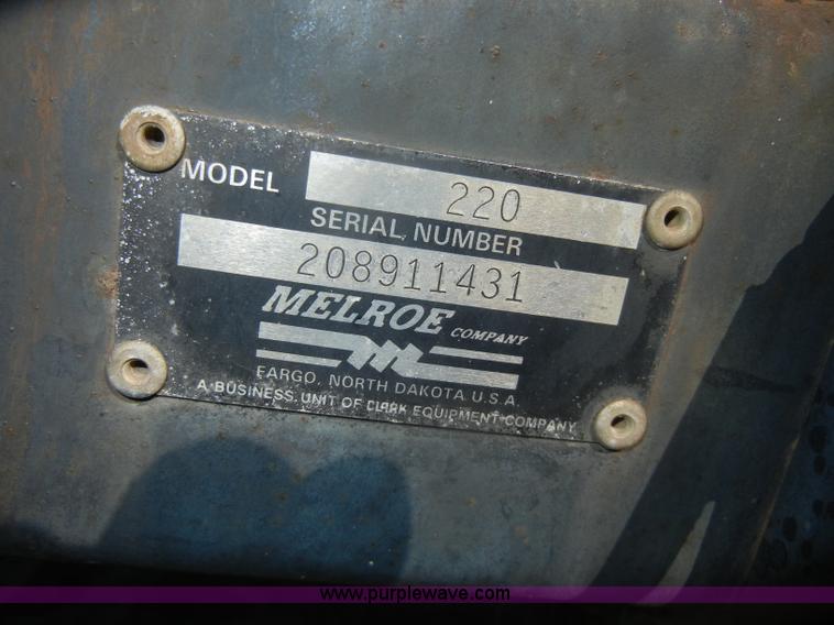 image for item D4640 Melroe SpraCoupe 220 self-propelled sprayer