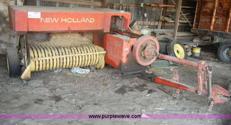 image for item D4641 New Holland 276 small square baler