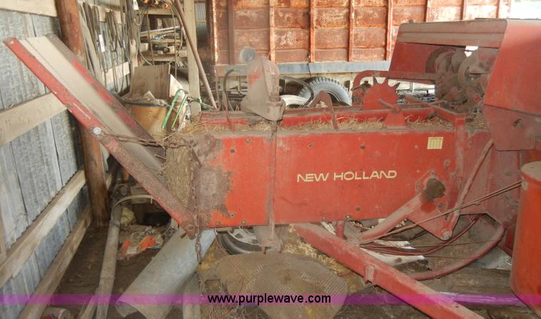 image for item D4641 New Holland 276 small square baler