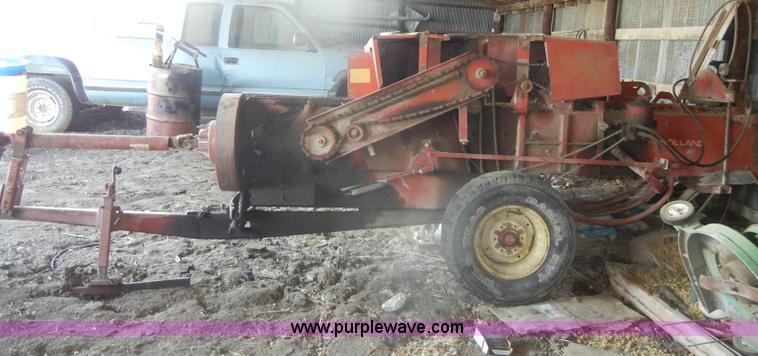 image for item D4641 New Holland 276 small square baler