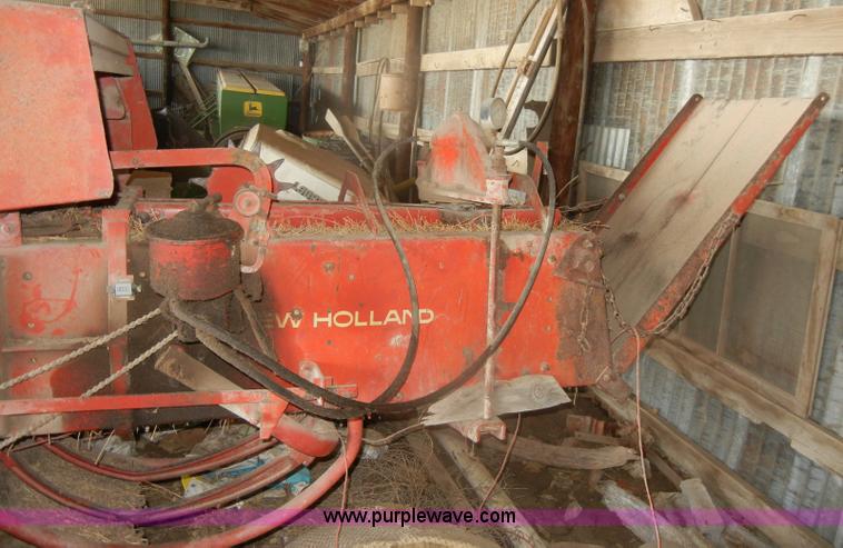 image for item D4641 New Holland 276 small square baler