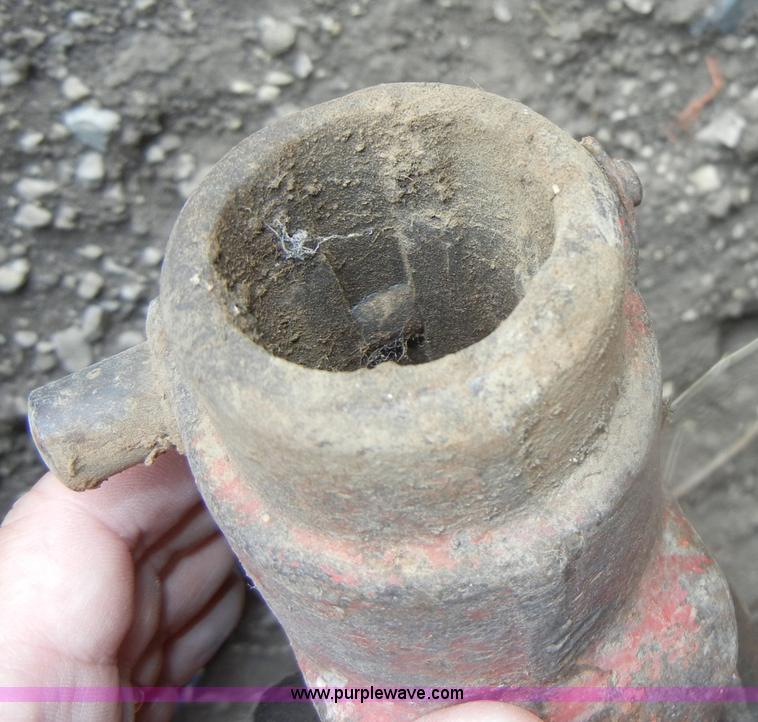 image for item D4641 New Holland 276 small square baler