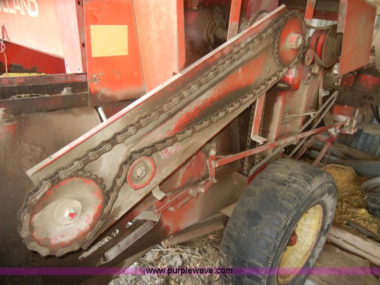 image for item D4641 New Holland 276 small square baler