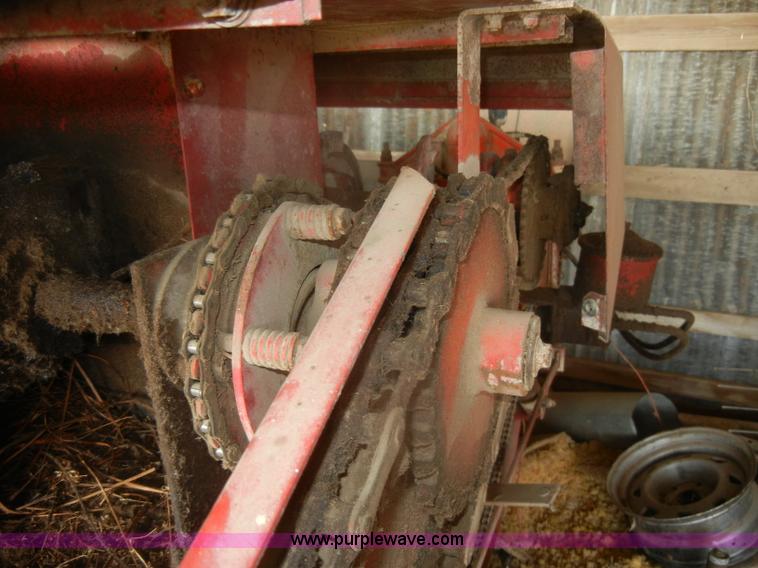 image for item D4641 New Holland 276 small square baler