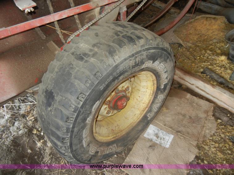 image for item D4641 New Holland 276 small square baler