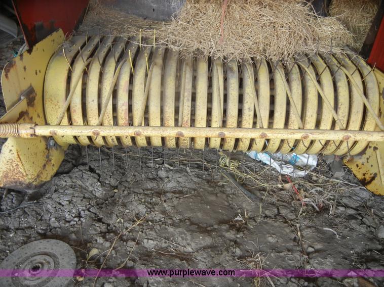 image for item D4641 New Holland 276 small square baler