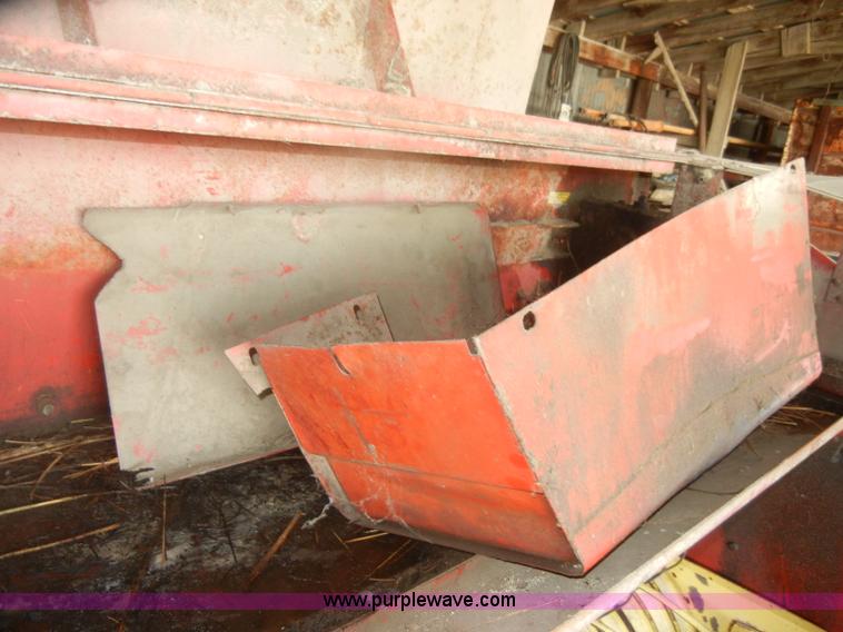 image for item D4641 New Holland 276 small square baler