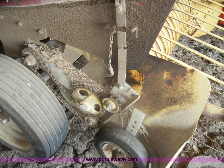 image for item D4641 New Holland 276 small square baler