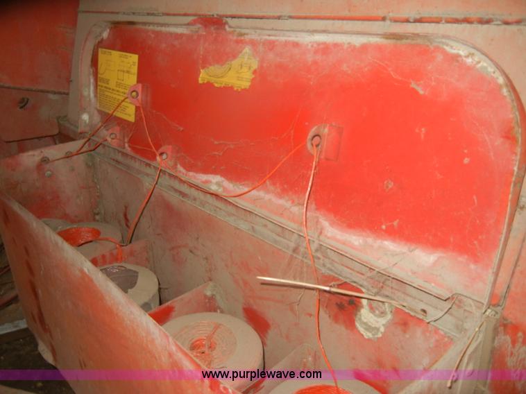 image for item D4641 New Holland 276 small square baler