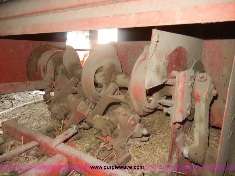 image for item D4641 New Holland 276 small square baler