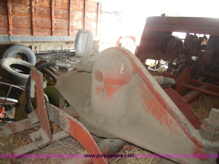 image for item D4641 New Holland 276 small square baler