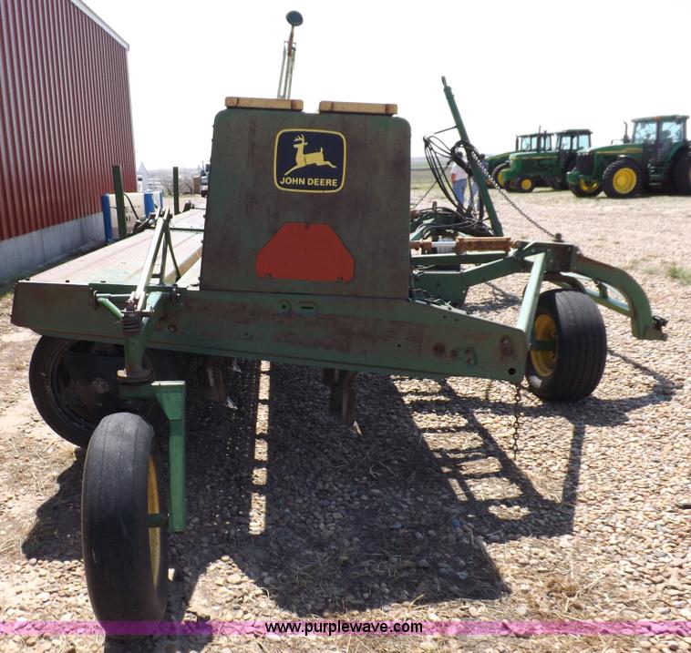 image for item D8004 John Deere 9300 split row drill