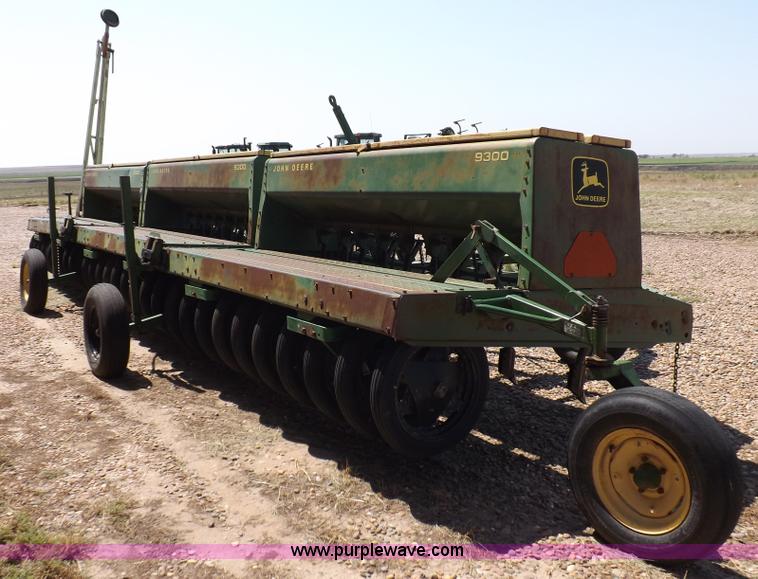 image for item D8004 John Deere 9300 split row drill