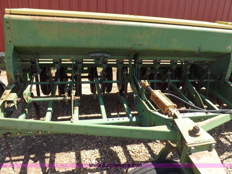 image for item D8004 John Deere 9300 split row drill
