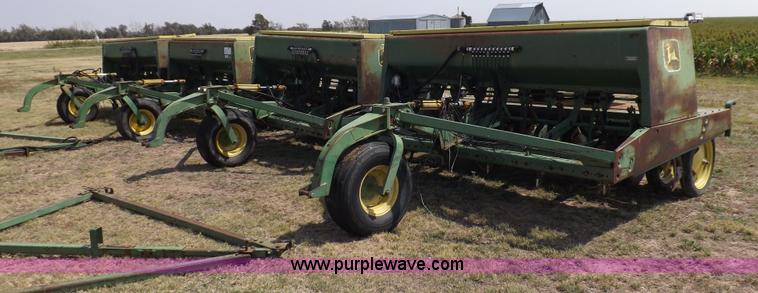 image for item F6002 John Deere 9300 32' drill