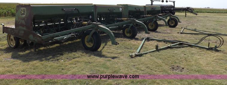 image for item F6002 John Deere 9300 32' drill