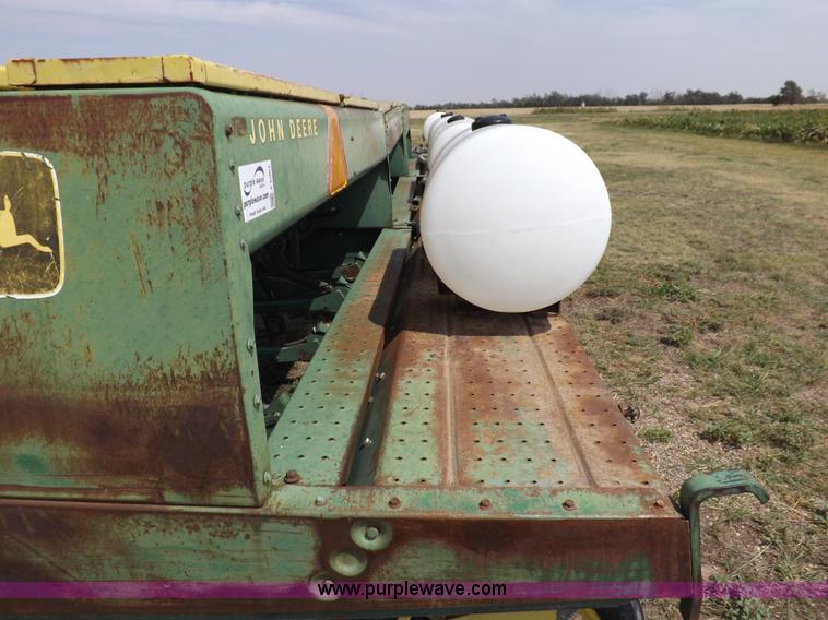 image for item F6002 John Deere 9300 32' drill