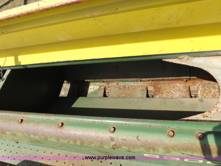 image for item F6002 John Deere 9300 32' drill