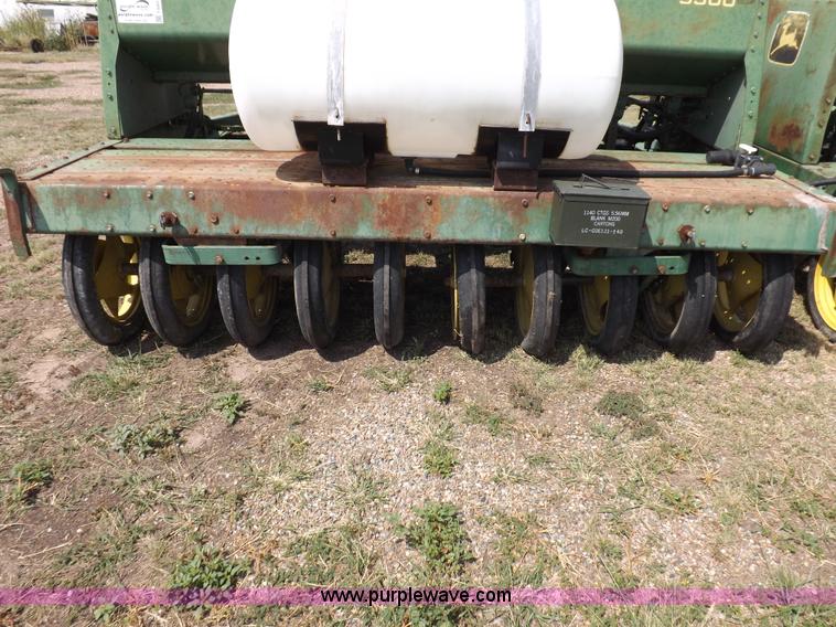 image for item F6002 John Deere 9300 32' drill