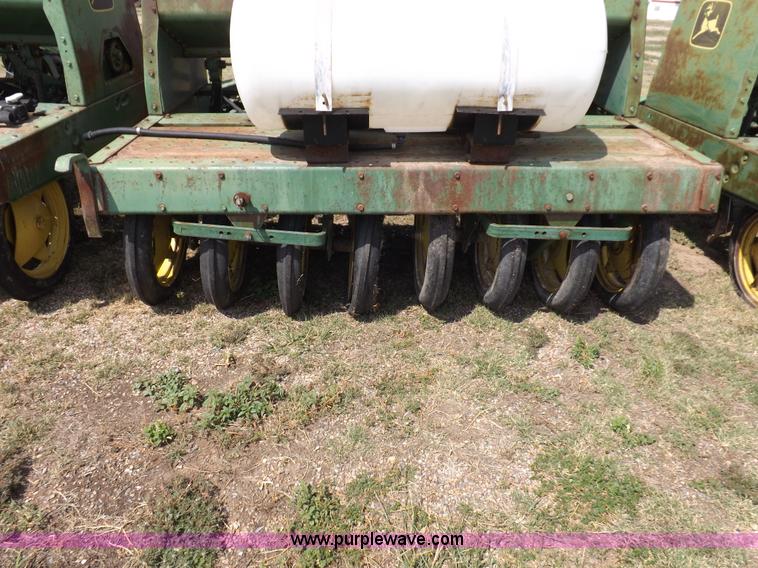 image for item F6002 John Deere 9300 32' drill