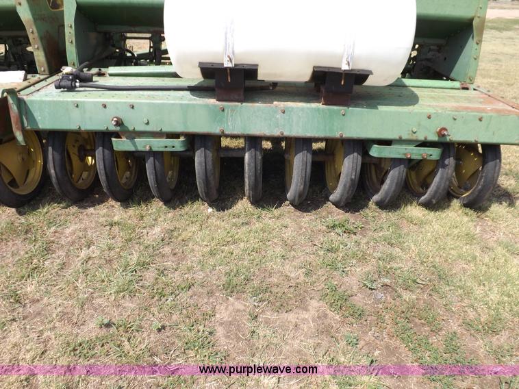 image for item F6002 John Deere 9300 32' drill
