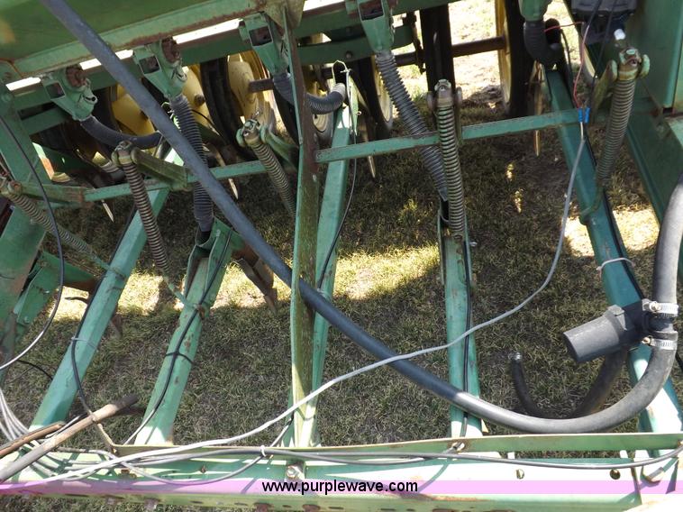 image for item F6002 John Deere 9300 32' drill