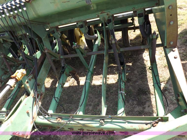 image for item F6002 John Deere 9300 32' drill