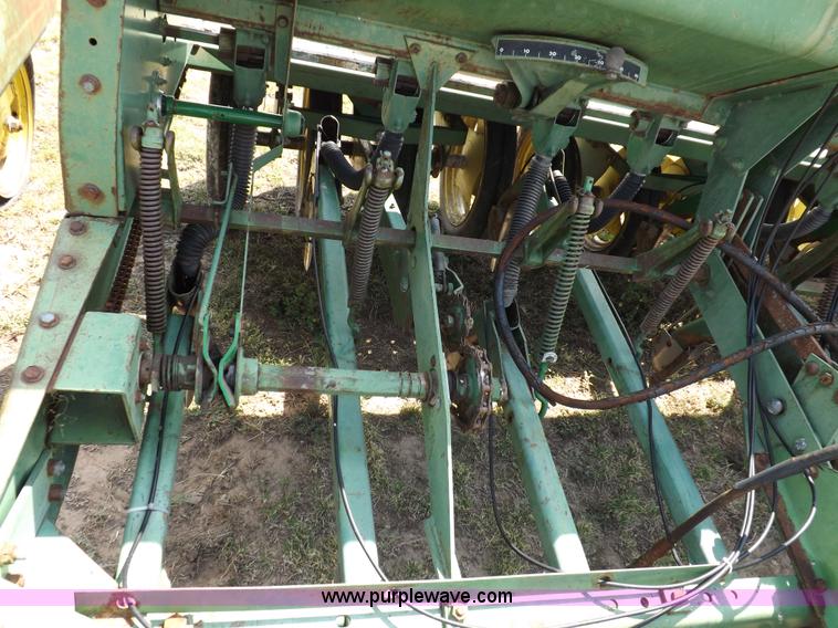 image for item F6002 John Deere 9300 32' drill