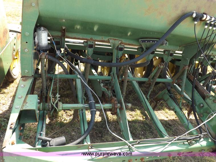 image for item F6002 John Deere 9300 32' drill