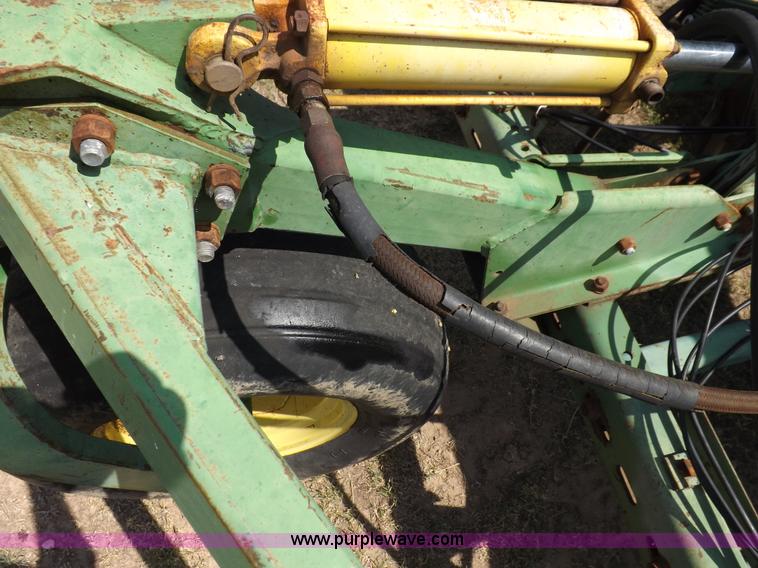 image for item F6002 John Deere 9300 32' drill