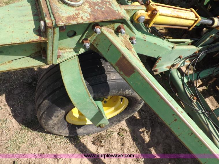 image for item F6002 John Deere 9300 32' drill