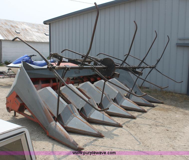 image for item G4624 Allis-Chalmers 630 corn header