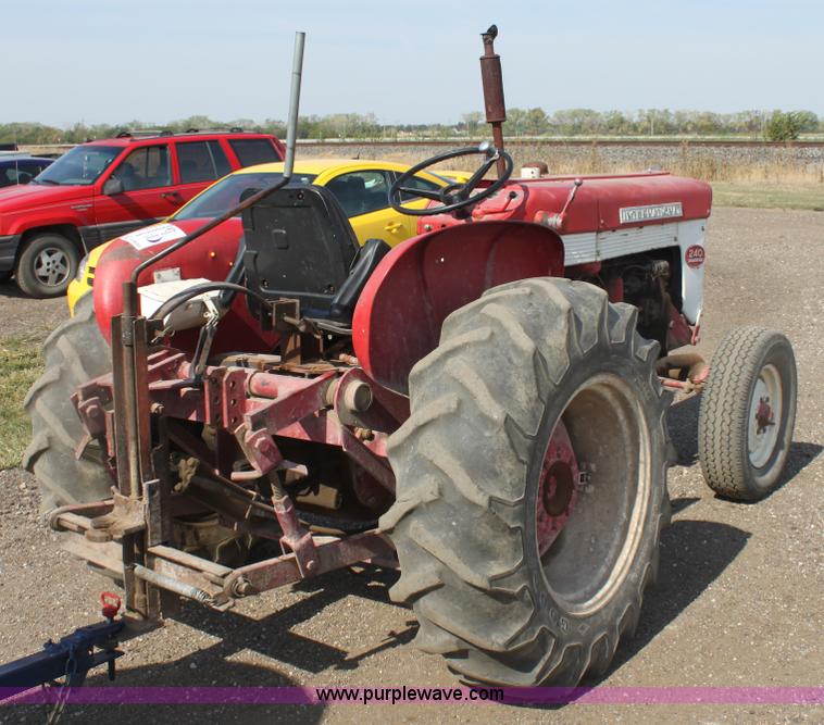 image for item G4632 International 240 utility tractor