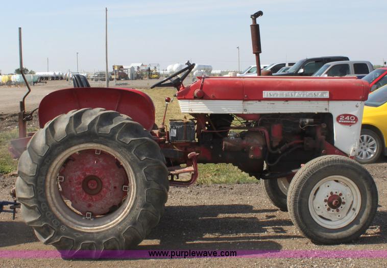 image for item G4632 International 240 utility tractor