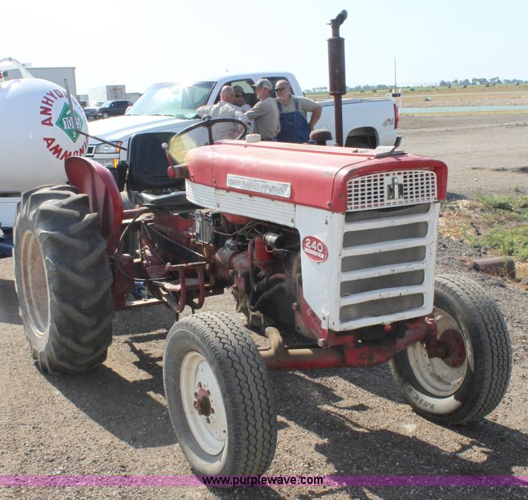 image for item G4632 International 240 utility tractor