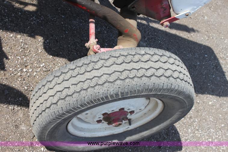 image for item G4632 International 240 utility tractor