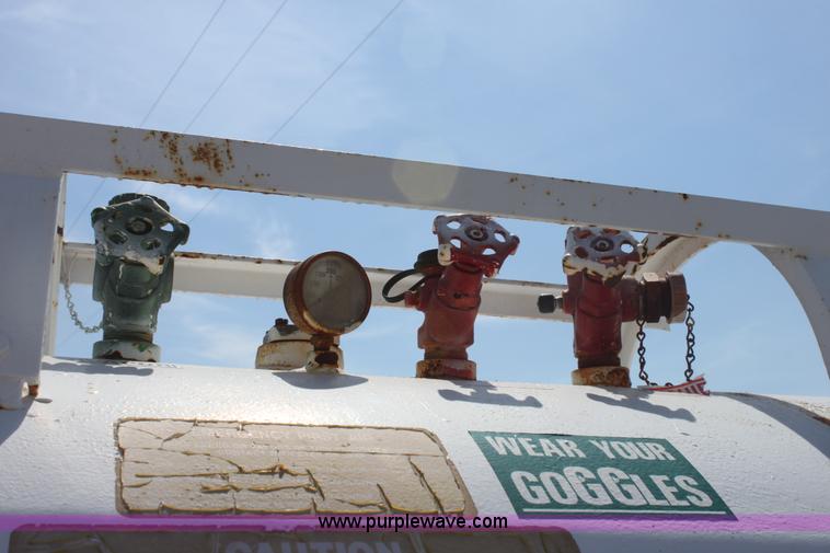 image for item G4638 1,000 gallon anhydrous ammonia tank