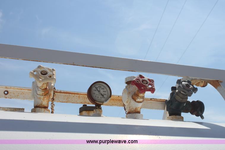 image for item G4639 1,000 gallon anhydrous ammonia tank